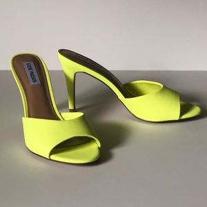 Steve Madden Erin Sandal Neon Yellow Sz 8.5 NWT